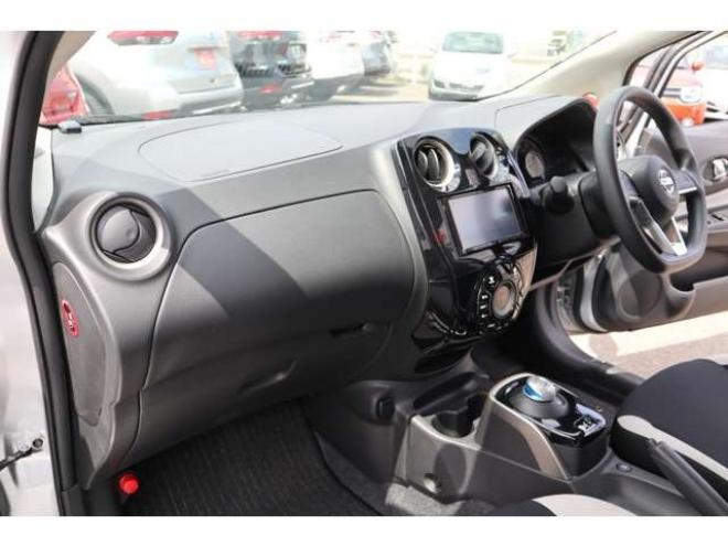 ノート1.2 e-POWER B FOUR 4WD　社外ナビ　車両接近通報　車線逸脱警報 1200