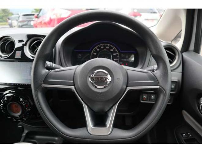 ノート1.2 e-POWER B FOUR 4WD　社外ナビ　車両接近通報　車線逸脱警報 1200
