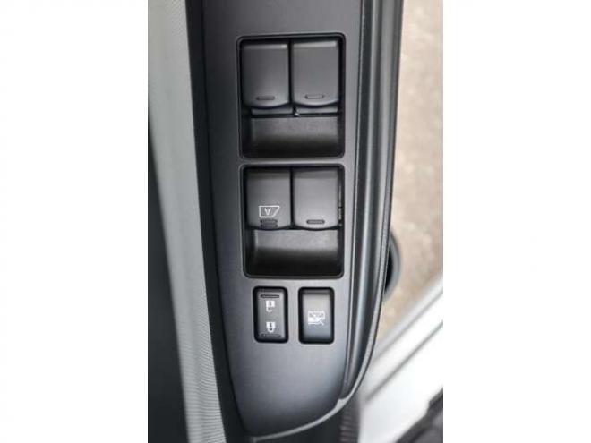ノート1.2 e-POWER B FOUR 4WD　社外ナビ　車両接近通報　車線逸脱警報 1200
