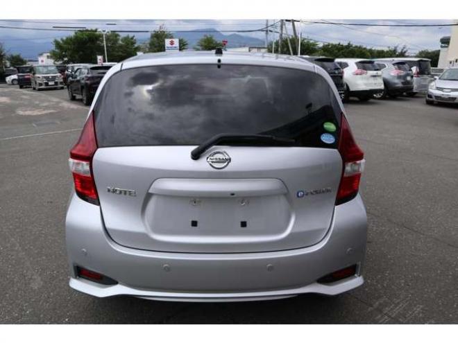ノート1.2 e-POWER B FOUR 4WD　社外ナビ　車両接近通報　車線逸脱警報 1200