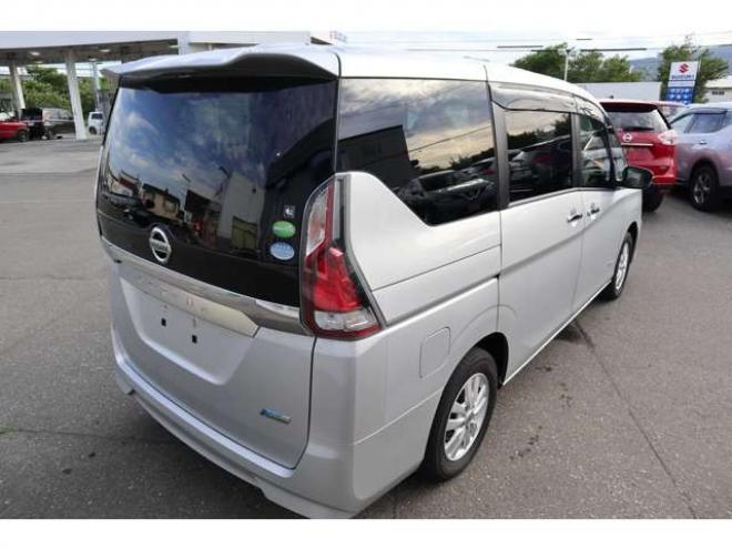 セレナ2.0 X 4WD　CDプレイヤー　クルコン　オートライト 2000
