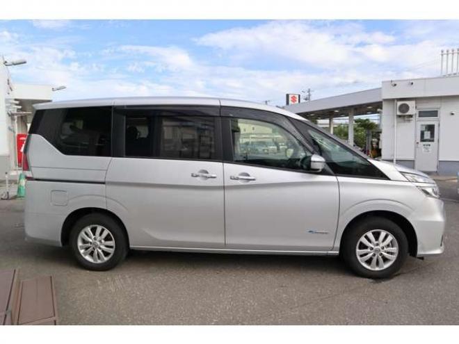 セレナ2.0 X 4WD　CDプレイヤー　クルコン　オートライト 2000