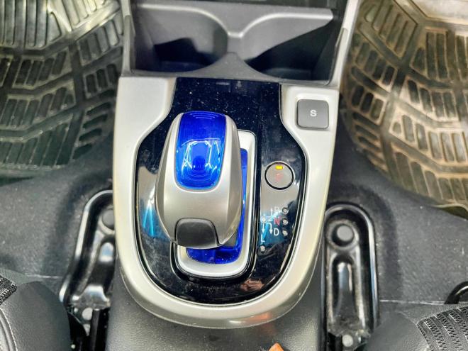 フィット1.5ハイブリッドLパッケージ 4WD 5年保証 スマキー ナビTV Bカメ 夏冬タイヤ ETC 寒冷地仕様 禁煙 修復歴無