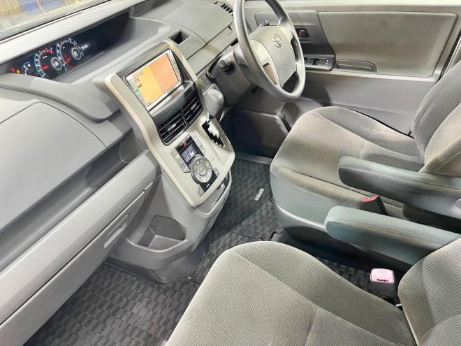 ヴォクシー2.0X Lエディション 4WD 5年保証 パワスラ ナビTV Bカメ ETC 寒冷地仕様 禁煙 車検整備2年付