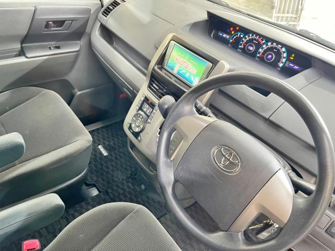ヴォクシー2.0X Lエディション 4WD 5年保証 パワスラ ナビTV Bカメ ETC 寒冷地仕様 禁煙 車検整備2年付