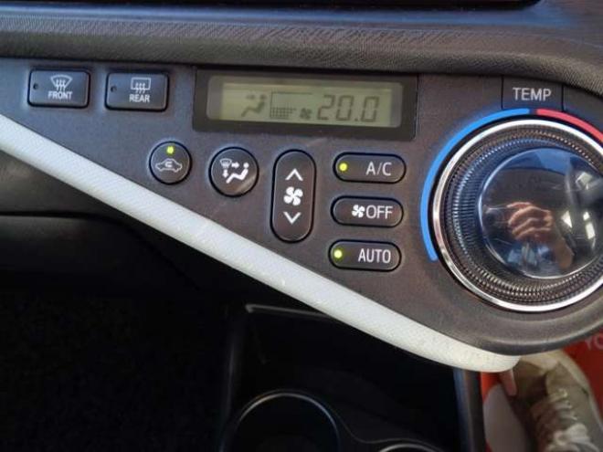 アクア1.5 S　スマートキー　純正ナビ　バックカメラ 2WD 1500