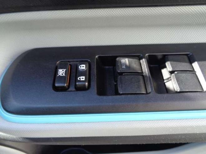 アクア1.5 S　スマートキー　純正ナビ　バックカメラ 2WD 1500