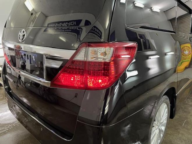 アルファード２４０Ｓ　後期型　本州仕入　禁煙車　ＷＡＫＯＳバリアスコーティング済　純正１８インチＡＷ　社外１６ＡＷ＋スタッドレスタイヤ付　両側パワースライドドア　純正ＨＤＤナビ（フルセグ地デジ　ＤＶＤ再生　Ｂｌｕｅｔｏｏｔｈ）＋バックカメラ　コーナーセンサー　横滑り防止装置　ｎａｎｏｅ空気清浄　ＨＩＤ　ＥＴＣ 　タイミングチェーン 4WD 2400 5Dr