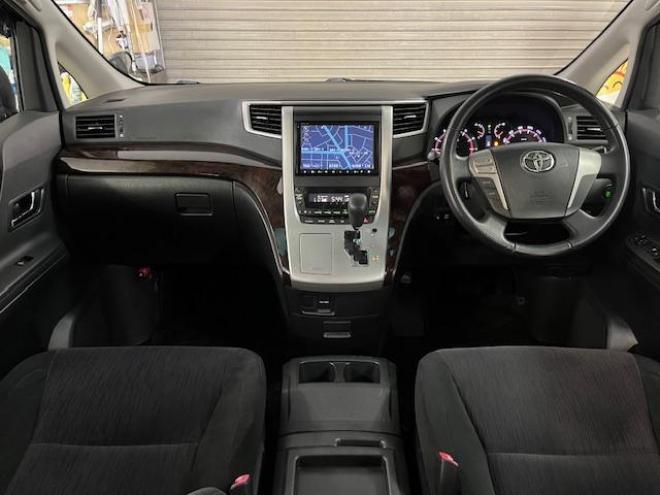 アルファード２４０Ｓ　後期型　本州仕入　禁煙車　ＷＡＫＯＳバリアスコーティング済　純正１８インチＡＷ　社外１６ＡＷ＋スタッドレスタイヤ付　両側パワースライドドア　純正ＨＤＤナビ（フルセグ地デジ　ＤＶＤ再生　Ｂｌｕｅｔｏｏｔｈ）＋バックカメラ　コーナーセンサー　横滑り防止装置　ｎａｎｏｅ空気清浄　ＨＩＤ　ＥＴＣ 　タイミングチェーン 4WD 2400 5Dr