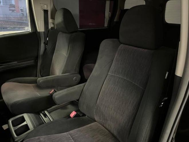 アルファード２４０Ｓ　後期型　本州仕入　禁煙車　ＷＡＫＯＳバリアスコーティング済　純正１８インチＡＷ　社外１６ＡＷ＋スタッドレスタイヤ付　両側パワースライドドア　純正ＨＤＤナビ（フルセグ地デジ　ＤＶＤ再生　Ｂｌｕｅｔｏｏｔｈ）＋バックカメラ　コーナーセンサー　横滑り防止装置　ｎａｎｏｅ空気清浄　ＨＩＤ　ＥＴＣ 　タイミングチェーン 4WD 2400 5Dr
