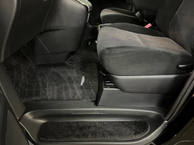 アルファード２４０Ｓ　後期型　本州仕入　禁煙車　ＷＡＫＯＳバリアスコーティング済　純正１８インチＡＷ　社外１６ＡＷ＋スタッドレスタイヤ付　両側パワースライドドア　純正ＨＤＤナビ（フルセグ地デジ　ＤＶＤ再生　Ｂｌｕｅｔｏｏｔｈ）＋バックカメラ　コーナーセンサー　横滑り防止装置　ｎａｎｏｅ空気清浄　ＨＩＤ　ＥＴＣ 　タイミングチェーン 4WD 2400 5Dr