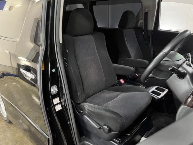 アルファード２４０Ｓ　後期型　本州仕入　禁煙車　ＷＡＫＯＳバリアスコーティング済　純正１８インチＡＷ　社外１６ＡＷ＋スタッドレスタイヤ付　両側パワースライドドア　純正ＨＤＤナビ（フルセグ地デジ　ＤＶＤ再生　Ｂｌｕｅｔｏｏｔｈ）＋バックカメラ　コーナーセンサー　横滑り防止装置　ｎａｎｏｅ空気清浄　ＨＩＤ　ＥＴＣ 　タイミングチェーン 4WD 2400 5Dr