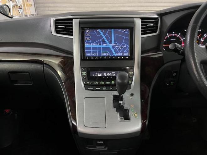 アルファード２４０Ｓ　後期型　本州仕入　禁煙車　ＷＡＫＯＳバリアスコーティング済　純正１８インチＡＷ　社外１６ＡＷ＋スタッドレスタイヤ付　両側パワースライドドア　純正ＨＤＤナビ（フルセグ地デジ　ＤＶＤ再生　Ｂｌｕｅｔｏｏｔｈ）＋バックカメラ　コーナーセンサー　横滑り防止装置　ｎａｎｏｅ空気清浄　ＨＩＤ　ＥＴＣ 　タイミングチェーン 4WD 2400 5Dr