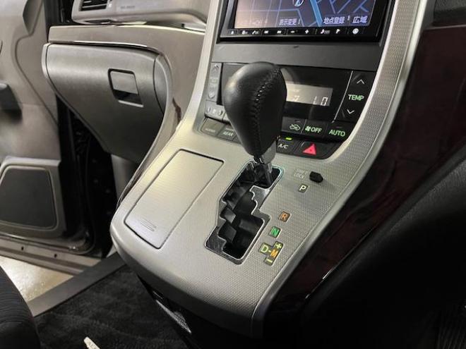 アルファード２４０Ｓ　後期型　本州仕入　禁煙車　ＷＡＫＯＳバリアスコーティング済　純正１８インチＡＷ　社外１６ＡＷ＋スタッドレスタイヤ付　両側パワースライドドア　純正ＨＤＤナビ（フルセグ地デジ　ＤＶＤ再生　Ｂｌｕｅｔｏｏｔｈ）＋バックカメラ　コーナーセンサー　横滑り防止装置　ｎａｎｏｅ空気清浄　ＨＩＤ　ＥＴＣ 　タイミングチェーン 4WD 2400 5Dr