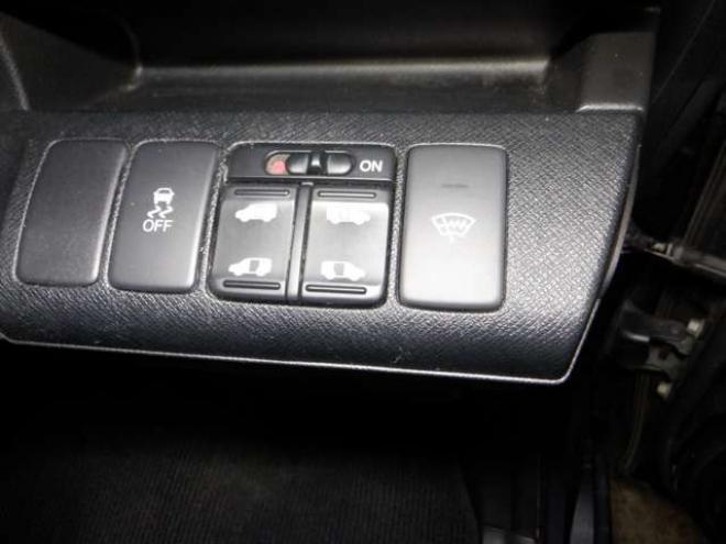 ステップワゴン2.0 スパーダ Z HDDナビ エディション 4WD　ナビ・TV・Bカメラ・両側電動・Rモニター 2000