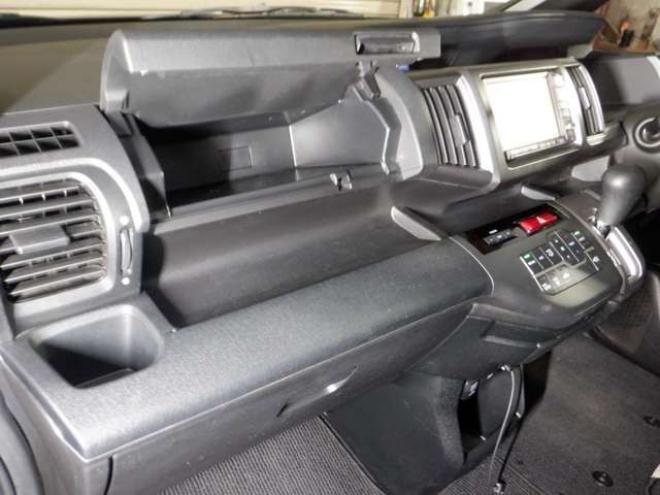 ステップワゴン2.0 スパーダ Z HDDナビ エディション 4WD　ナビ・TV・Bカメラ・両側電動・Rモニター 2000
