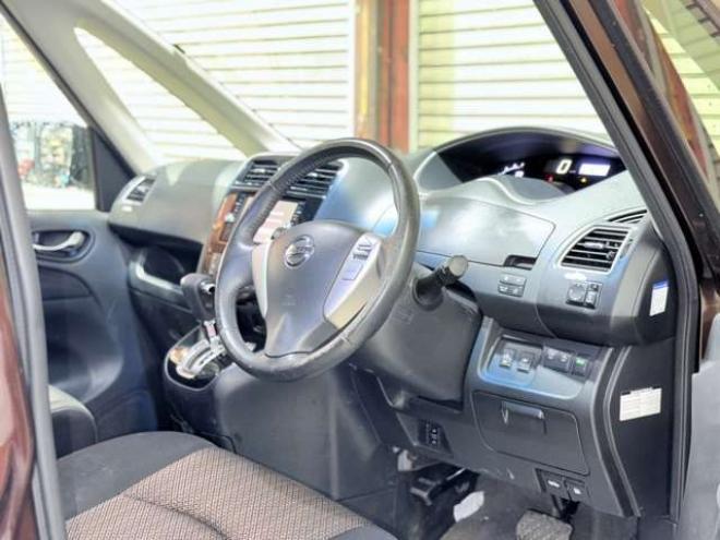 セレナ2.0 ハイウェイスター Vセレクション+SafetyII 4WD　下部防錆TVナビBカメ後席モニタ 2000