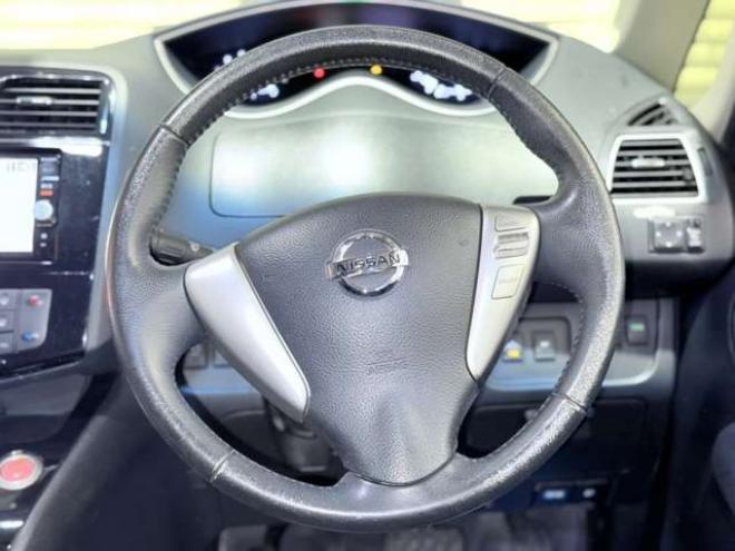 セレナ2.0 ハイウェイスター Vセレクション+SafetyII 4WD　下部防錆TVナビBカメ後席モニタ 2000
