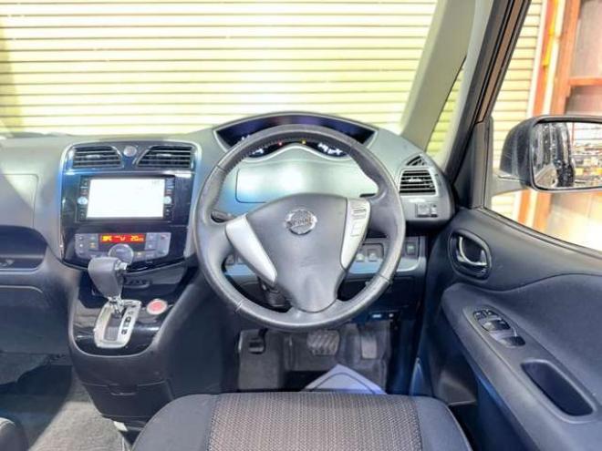 セレナ2.0 ハイウェイスター Vセレクション+SafetyII 4WD　下部防錆TVナビBカメ後席モニタ 2000