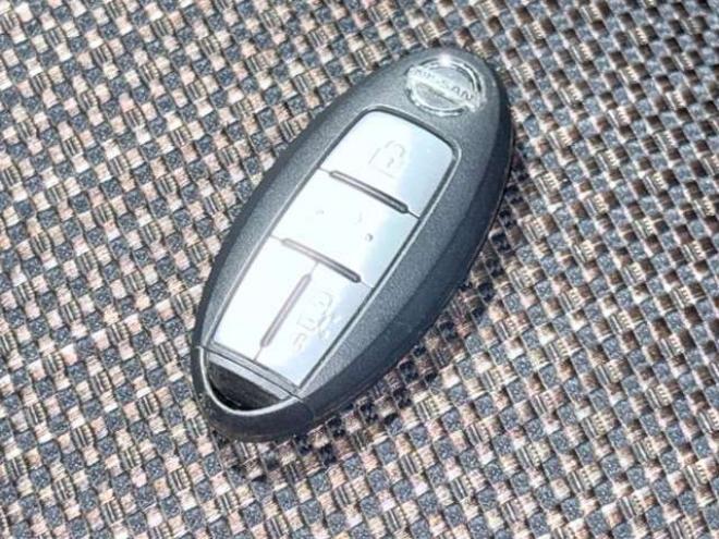 セレナ2.0 ハイウェイスター Vセレクション+SafetyII 4WD　下部防錆TVナビBカメ後席モニタ 2000