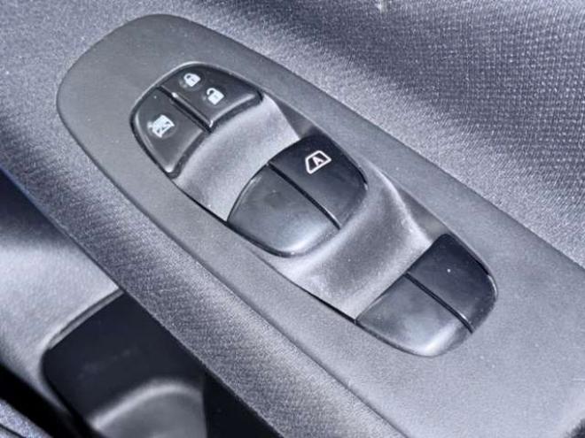 セレナ2.0 ハイウェイスター Vセレクション+SafetyII 4WD　下部防錆TVナビBカメ後席モニタ 2000
