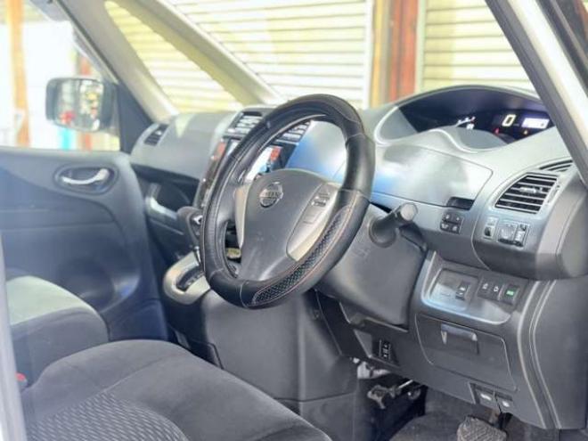 セレナ2.0 20X Vセレクション+Safety 4WD　下廻防錆TVナビBカメETC 2000