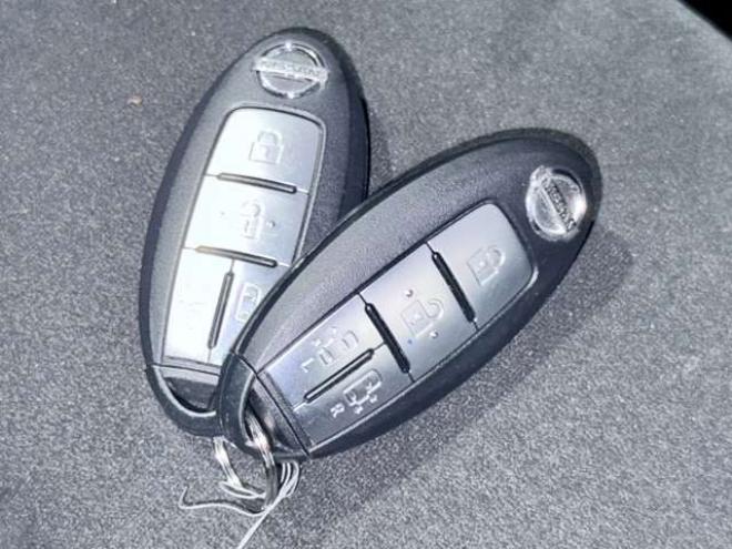 セレナ2.0 20X Vセレクション+Safety 4WD　下廻防錆TVナビBカメETC 2000