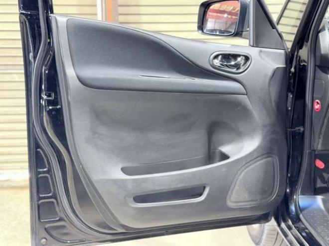 セレナ2.0 20X 4WD　下廻防錆TVナビBカメETC後モニ 2000