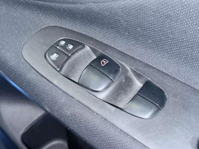 セレナ2.0 20X 4WD　下廻防錆TVナビBカメETC後モニ 2000