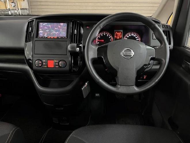 セレナハイウェイスター　Ｖエアロセレクション　禁煙車　ＷＡＫＯＳバリアスコーティング済　社外１５インチＡＷ　社外１５ＡＷ＋スタッドレスタイヤ付　両側パワースライドドア　純正ナビ（フルセグ地デジ　ＤＶＤ再生　ミュージックサーバー）＋バックカメラ　インテリジェントキー　ＨＩＤヘッドライト　イオン空気清浄　ＥＴＣ　タイミングチェーン 4WD 2000 5Dr