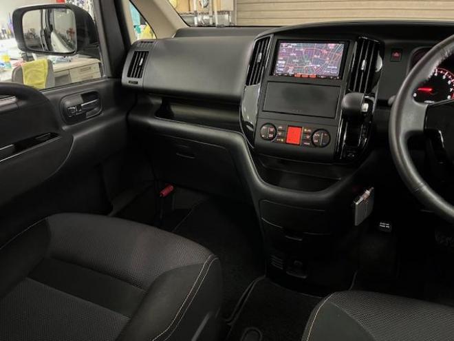 セレナハイウェイスター　Ｖエアロセレクション　禁煙車　ＷＡＫＯＳバリアスコーティング済　社外１５インチＡＷ　社外１５ＡＷ＋スタッドレスタイヤ付　両側パワースライドドア　純正ナビ（フルセグ地デジ　ＤＶＤ再生　ミュージックサーバー）＋バックカメラ　インテリジェントキー　ＨＩＤヘッドライト　イオン空気清浄　ＥＴＣ　タイミングチェーン 4WD 2000 5Dr