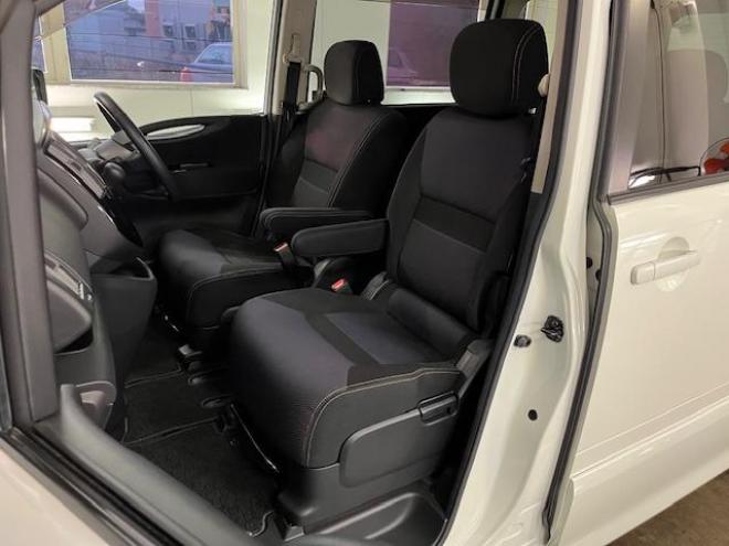 セレナハイウェイスター　Ｖエアロセレクション　禁煙車　ＷＡＫＯＳバリアスコーティング済　社外１５インチＡＷ　社外１５ＡＷ＋スタッドレスタイヤ付　両側パワースライドドア　純正ナビ（フルセグ地デジ　ＤＶＤ再生　ミュージックサーバー）＋バックカメラ　インテリジェントキー　ＨＩＤヘッドライト　イオン空気清浄　ＥＴＣ　タイミングチェーン 4WD 2000 5Dr