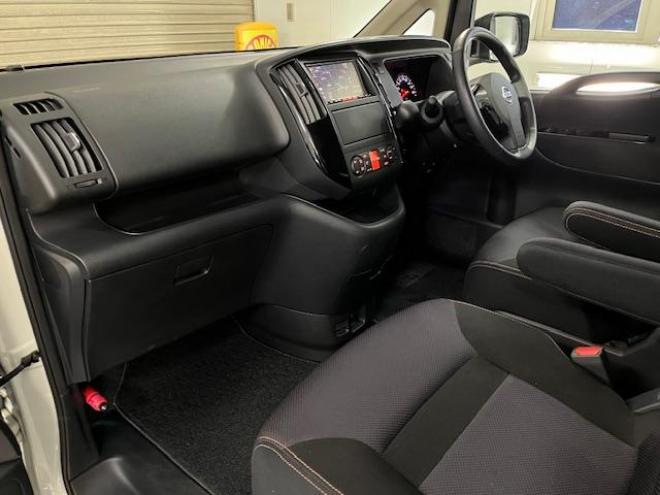 セレナハイウェイスター　Ｖエアロセレクション　禁煙車　ＷＡＫＯＳバリアスコーティング済　社外１５インチＡＷ　社外１５ＡＷ＋スタッドレスタイヤ付　両側パワースライドドア　純正ナビ（フルセグ地デジ　ＤＶＤ再生　ミュージックサーバー）＋バックカメラ　インテリジェントキー　ＨＩＤヘッドライト　イオン空気清浄　ＥＴＣ　タイミングチェーン 4WD 2000 5Dr