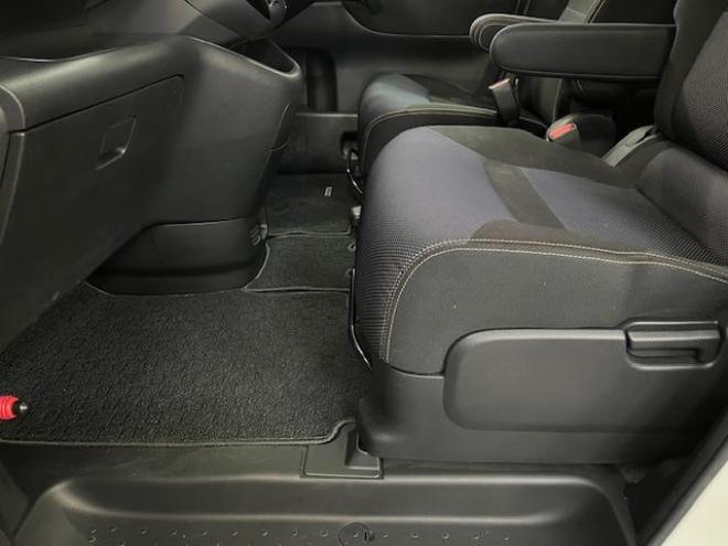 セレナハイウェイスター　Ｖエアロセレクション　禁煙車　ＷＡＫＯＳバリアスコーティング済　社外１５インチＡＷ　社外１５ＡＷ＋スタッドレスタイヤ付　両側パワースライドドア　純正ナビ（フルセグ地デジ　ＤＶＤ再生　ミュージックサーバー）＋バックカメラ　インテリジェントキー　ＨＩＤヘッドライト　イオン空気清浄　ＥＴＣ　タイミングチェーン 4WD 2000 5Dr