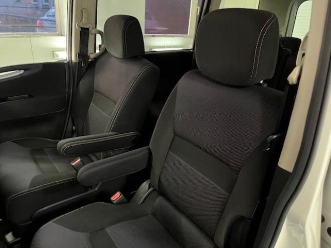 セレナハイウェイスター　Ｖエアロセレクション　禁煙車　ＷＡＫＯＳバリアスコーティング済　社外１５インチＡＷ　社外１５ＡＷ＋スタッドレスタイヤ付　両側パワースライドドア　純正ナビ（フルセグ地デジ　ＤＶＤ再生　ミュージックサーバー）＋バックカメラ　インテリジェントキー　ＨＩＤヘッドライト　イオン空気清浄　ＥＴＣ　タイミングチェーン 4WD 2000 5Dr