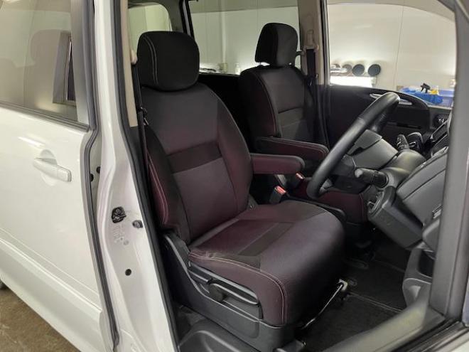 セレナハイウェイスター　Ｖエアロセレクション　禁煙車　ＷＡＫＯＳバリアスコーティング済　社外１５インチＡＷ　社外１５ＡＷ＋スタッドレスタイヤ付　両側パワースライドドア　純正ナビ（フルセグ地デジ　ＤＶＤ再生　ミュージックサーバー）＋バックカメラ　インテリジェントキー　ＨＩＤヘッドライト　イオン空気清浄　ＥＴＣ　タイミングチェーン 4WD 2000 5Dr