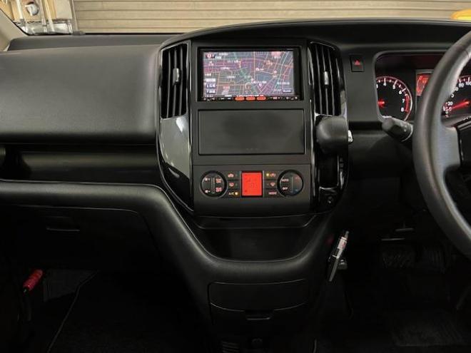 セレナハイウェイスター　Ｖエアロセレクション　禁煙車　ＷＡＫＯＳバリアスコーティング済　社外１５インチＡＷ　社外１５ＡＷ＋スタッドレスタイヤ付　両側パワースライドドア　純正ナビ（フルセグ地デジ　ＤＶＤ再生　ミュージックサーバー）＋バックカメラ　インテリジェントキー　ＨＩＤヘッドライト　イオン空気清浄　ＥＴＣ　タイミングチェーン 4WD 2000 5Dr
