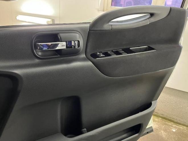 セレナハイウェイスター　Ｖエアロセレクション　禁煙車　ＷＡＫＯＳバリアスコーティング済　社外１５インチＡＷ　社外１５ＡＷ＋スタッドレスタイヤ付　両側パワースライドドア　純正ナビ（フルセグ地デジ　ＤＶＤ再生　ミュージックサーバー）＋バックカメラ　インテリジェントキー　ＨＩＤヘッドライト　イオン空気清浄　ＥＴＣ　タイミングチェーン 4WD 2000 5Dr