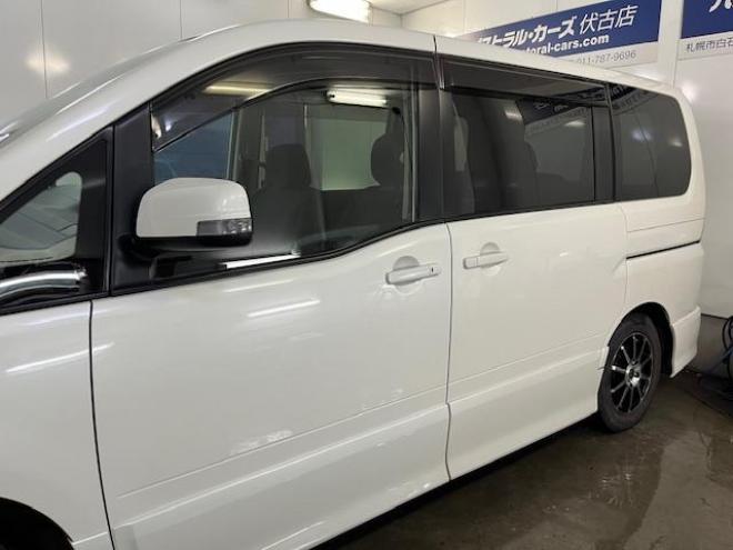 セレナハイウェイスター　Ｖエアロセレクション　禁煙車　ＷＡＫＯＳバリアスコーティング済　社外１５インチＡＷ　社外１５ＡＷ＋スタッドレスタイヤ付　両側パワースライドドア　純正ナビ（フルセグ地デジ　ＤＶＤ再生　ミュージックサーバー）＋バックカメラ　インテリジェントキー　ＨＩＤヘッドライト　イオン空気清浄　ＥＴＣ　タイミングチェーン 4WD 2000 5Dr