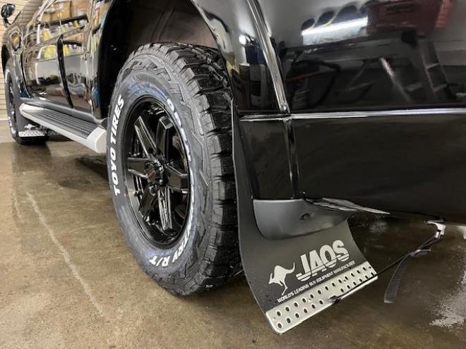 パジェロロング　エクシード　本州仕入　禁煙車　ディーゼルターボ　ＷＥＤＳキーラー１７ＡＷ＋新品ＴＯＹＯホワイトレタータイヤ　純正１７ＡＷ＋スタッドレスタイヤ付　新品ＪＡＯＳブラックマッドガード　イクリプスナビ（フルセグ地デジ　ＤＶＤ再生　Ｂｌｕｅｔｏｏｔｈ）＋バックカメラ　クルーズコントロール　両席シートヒーター　リアヒーター　横滑り防止装置　盗難防止装置　１００Ｖ電源　ＨＩＤ　ＥＴＣ 4WD 3200 5Dr