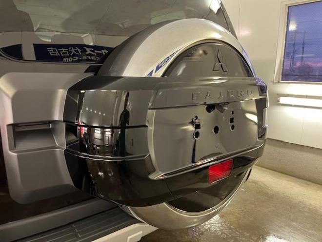 パジェロロング　エクシード　本州仕入　禁煙車　ディーゼルターボ　ＷＥＤＳキーラー１７ＡＷ＋新品ＴＯＹＯホワイトレタータイヤ　純正１７ＡＷ＋スタッドレスタイヤ付　新品ＪＡＯＳブラックマッドガード　イクリプスナビ（フルセグ地デジ　ＤＶＤ再生　Ｂｌｕｅｔｏｏｔｈ）＋バックカメラ　クルーズコントロール　両席シートヒーター　リアヒーター　横滑り防止装置　盗難防止装置　１００Ｖ電源　ＨＩＤ　ＥＴＣ 4WD 3200 5Dr