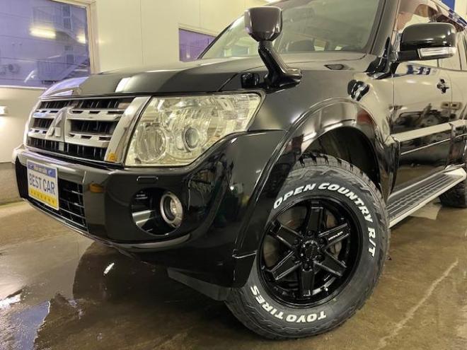パジェロロング　エクシード　本州仕入　禁煙車　ディーゼルターボ　ＷＥＤＳキーラー１７ＡＷ＋新品ＴＯＹＯホワイトレタータイヤ　純正１７ＡＷ＋スタッドレスタイヤ付　新品ＪＡＯＳブラックマッドガード　イクリプスナビ（フルセグ地デジ　ＤＶＤ再生　Ｂｌｕｅｔｏｏｔｈ）＋バックカメラ　クルーズコントロール　両席シートヒーター　リアヒーター　横滑り防止装置　盗難防止装置　１００Ｖ電源　ＨＩＤ　ＥＴＣ 4WD 3200 5Dr