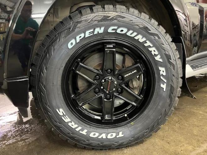 パジェロロング　エクシード　本州仕入　禁煙車　ディーゼルターボ　ＷＥＤＳキーラー１７ＡＷ＋新品ＴＯＹＯホワイトレタータイヤ　純正１７ＡＷ＋スタッドレスタイヤ付　新品ＪＡＯＳブラックマッドガード　イクリプスナビ（フルセグ地デジ　ＤＶＤ再生　Ｂｌｕｅｔｏｏｔｈ）＋バックカメラ　クルーズコントロール　両席シートヒーター　リアヒーター　横滑り防止装置　盗難防止装置　１００Ｖ電源　ＨＩＤ　ＥＴＣ 4WD 3200 5Dr