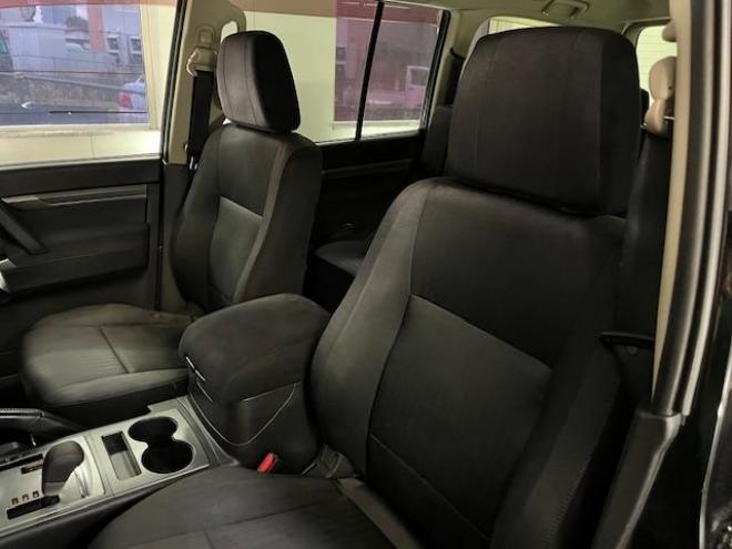 パジェロロング　エクシード　本州仕入　禁煙車　ディーゼルターボ　ＷＥＤＳキーラー１７ＡＷ＋新品ＴＯＹＯホワイトレタータイヤ　純正１７ＡＷ＋スタッドレスタイヤ付　新品ＪＡＯＳブラックマッドガード　イクリプスナビ（フルセグ地デジ　ＤＶＤ再生　Ｂｌｕｅｔｏｏｔｈ）＋バックカメラ　クルーズコントロール　両席シートヒーター　リアヒーター　横滑り防止装置　盗難防止装置　１００Ｖ電源　ＨＩＤ　ＥＴＣ 4WD 3200 5Dr
