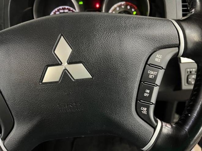 パジェロロング　エクシード　本州仕入　禁煙車　ディーゼルターボ　ＷＥＤＳキーラー１７ＡＷ＋新品ＴＯＹＯホワイトレタータイヤ　純正１７ＡＷ＋スタッドレスタイヤ付　新品ＪＡＯＳブラックマッドガード　イクリプスナビ（フルセグ地デジ　ＤＶＤ再生　Ｂｌｕｅｔｏｏｔｈ）＋バックカメラ　クルーズコントロール　両席シートヒーター　リアヒーター　横滑り防止装置　盗難防止装置　１００Ｖ電源　ＨＩＤ　ＥＴＣ 4WD 3200 5Dr