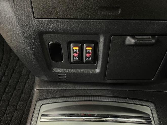 パジェロロング　エクシード　本州仕入　禁煙車　ディーゼルターボ　ＷＥＤＳキーラー１７ＡＷ＋新品ＴＯＹＯホワイトレタータイヤ　純正１７ＡＷ＋スタッドレスタイヤ付　新品ＪＡＯＳブラックマッドガード　イクリプスナビ（フルセグ地デジ　ＤＶＤ再生　Ｂｌｕｅｔｏｏｔｈ）＋バックカメラ　クルーズコントロール　両席シートヒーター　リアヒーター　横滑り防止装置　盗難防止装置　１００Ｖ電源　ＨＩＤ　ＥＴＣ 4WD 3200 5Dr