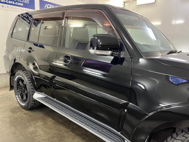 パジェロロング　エクシード　本州仕入　禁煙車　ディーゼルターボ　ＷＥＤＳキーラー１７ＡＷ＋新品ＴＯＹＯホワイトレタータイヤ　純正１７ＡＷ＋スタッドレスタイヤ付　新品ＪＡＯＳブラックマッドガード　イクリプスナビ（フルセグ地デジ　ＤＶＤ再生　Ｂｌｕｅｔｏｏｔｈ）＋バックカメラ　クルーズコントロール　両席シートヒーター　リアヒーター　横滑り防止装置　盗難防止装置　１００Ｖ電源　ＨＩＤ　ＥＴＣ 4WD 3200 5Dr