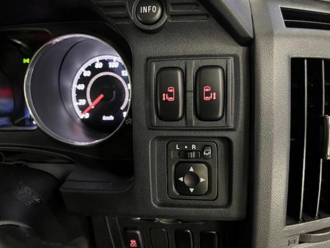 デリカＤ：５　Ｇパワーパッケージ　本州仕入　ワンオーナー　禁煙車　エクストリーム１６インチＡＷ＋ＢＦグッドリッチホワイトレター　社外１６ＡＷ＋スタッドレスタイヤ付　新品ＪＡＯＳブラックマッドガード　両側パワースライドドア　クラリオンナビ（地デジ　ＤＶＤ再生　Ｂｌｕｅｔｏｏｔｈ）＋バックカメラ　純正スライディングマジックルーフキャリア　クルーズコントロール　スマートキー　パドルシフト　横滑り防止装置　盗難防止装置　リアヒーター　ＨＩＤ　ＥＴＣ 4WD 2400 5Dr