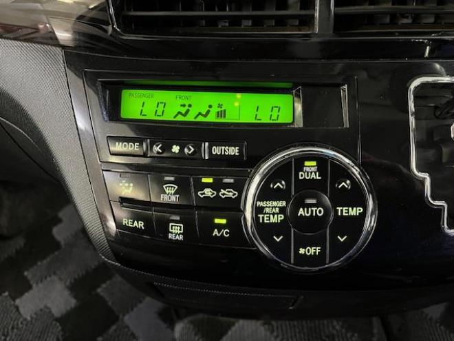 エスティマアエラス　プレミアムエディション　後期型　寒冷地仕様　禁煙車　ＷＡＫＯＳバリアスコーティング済　純正１８インチＡＷ　純正１７ＡＷ＋スタッドレスタイヤ付　両側パワースライドドア　純正ハーフレザーシート　イクリプスナビ（フルセグ地デジ　ＤＶＤ再生　Ｂｌｕｅｔｏｏｔｈ）＋バックカメラ　エンジンスターター　ＰＵＳＨスタート　スマートキー　クルーズコントロール　タイミングチェーン車　ＨＩＤ ヘッドライト　フロントガラス熱線　リアヒーター 4WD 2400 5Dr