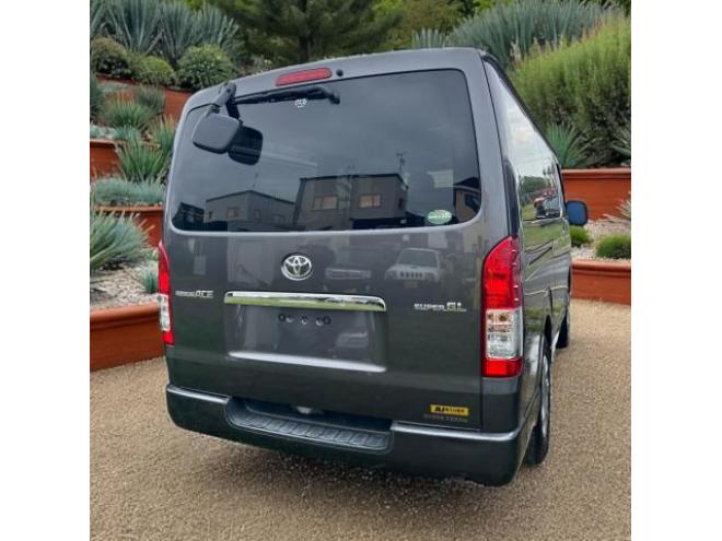ハイエースバン4型スーパーGLディーゼルターボ 本州車寒冷地仕様 ナビTVバックカメラ 両側スライドドア リアヒータークーラー 車検新規 12ヶ月点検整備済 保証付！ 4WD 3000 5Dr